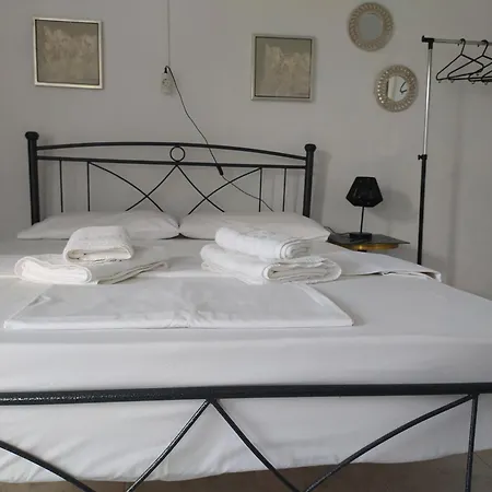 Retzos Apartment *