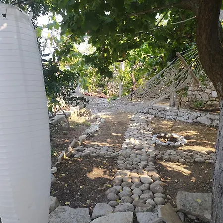 Retzos Apartment Himare